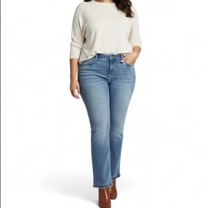 NWT Silver Jeans Suki Slim Boot Cut Light Distressed, Sz 20